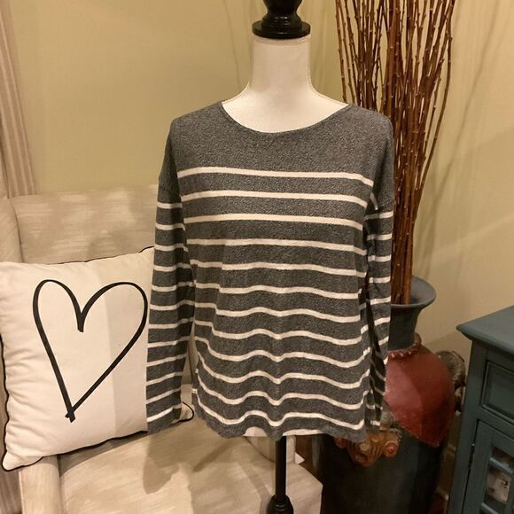 J.Crew 100% cotton long sleeve top 🤍 - Picture 1 of 6